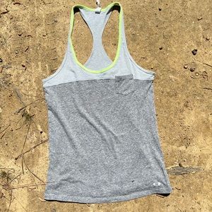 Under Armor 
Women dry gear
Size small